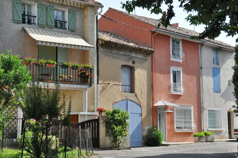  Mondragon photo mondragon0043b.jpg