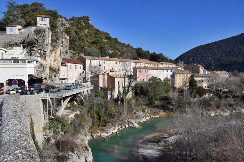  Nyons photo nyons0121b.jpg