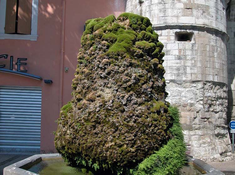  Pernes-les-Fontaines Fountains photo pernes-fontaines0001b.jpg