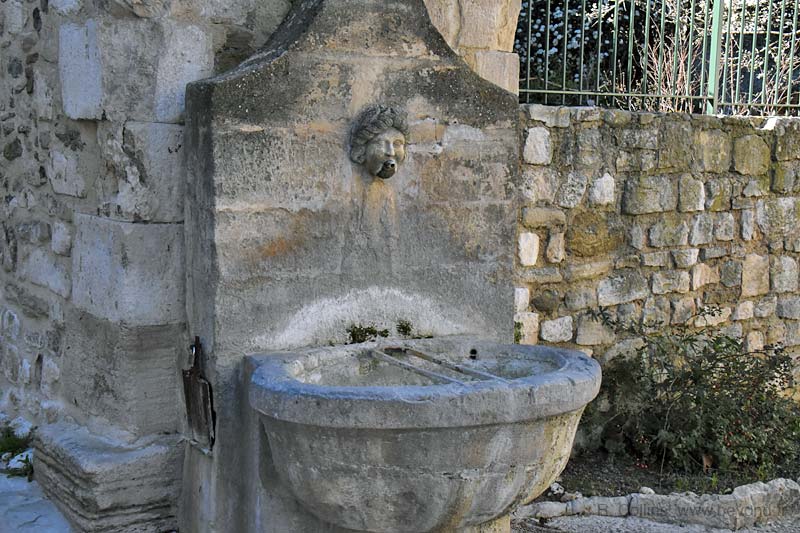  Pernes-les-Fontaines Fountains photo pernes-fontaines0244b.jpg