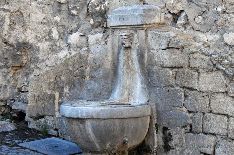  Pernes-les-Fontaines Fountains photo pernes-fontaines0489b.jpg