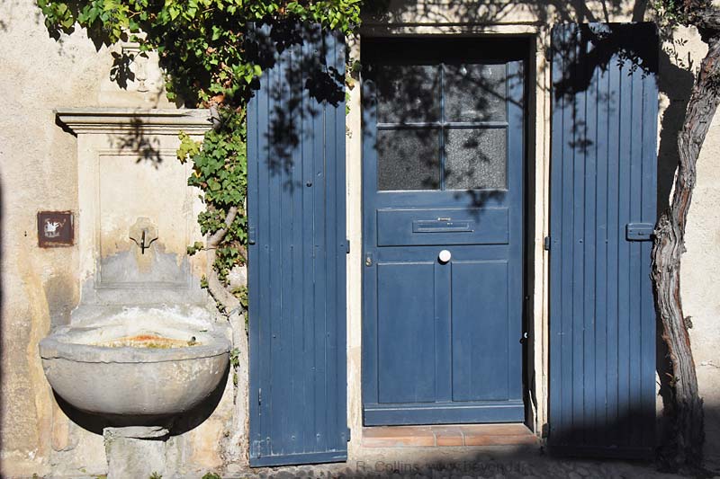  Pernes-les-Fontaines Fountains photo pernes-fontaines0504b.jpg