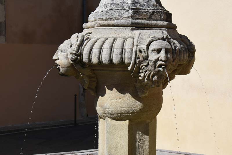  Pernes-les-Fontaines Fountains photo pernes-fontaines0713b.jpg