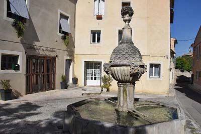 Place Reboul Fountain, east part of