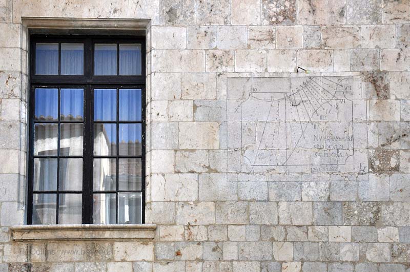  Perpignan photo perpignan-sundial0003b.jpg