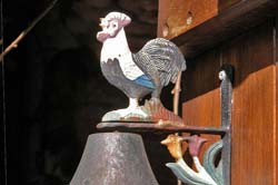  Classic door bell and rooster, plantour0019s.jpg (4 k)