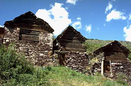  Roure photo roureHutsB.jpg