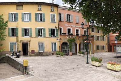 Salernes' Office de Tourisme on Place
