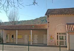 Sillans-la-Cascade school and old