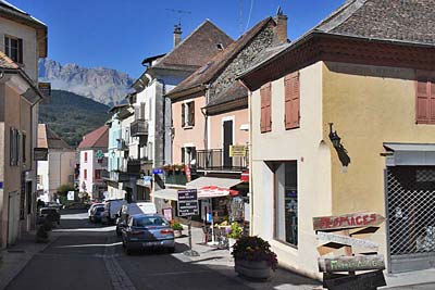 Rue de Chaillol into the center
