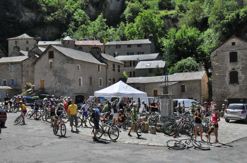  Saint Chély-du-Tarn photo st-chely-tarn-cyclists0003b.jpg