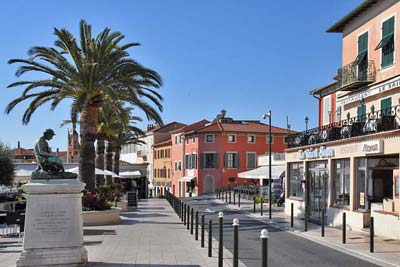 View south along Ave Semeria in