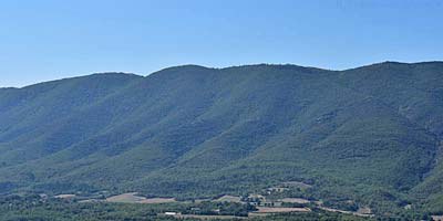Luberon mountains south of St-Martin