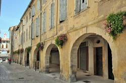 Street of arcades, Tarascon's Rue des