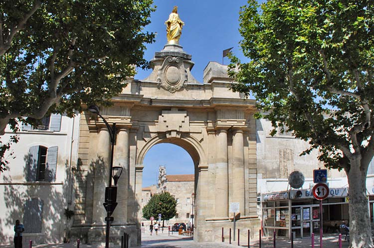  Tarascon photo tarascon0106b.jpg