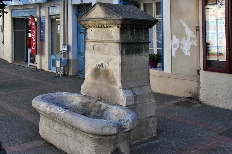  Tour-d'Aigues photo tour-aigues0054b.jpg