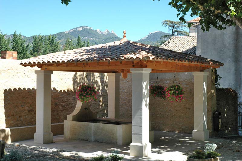  Vacqueyras photo vacqueyras0001b.jpg