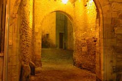 Valreas port through walls