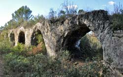 Roman aqueduct ruins at Vers-Pont