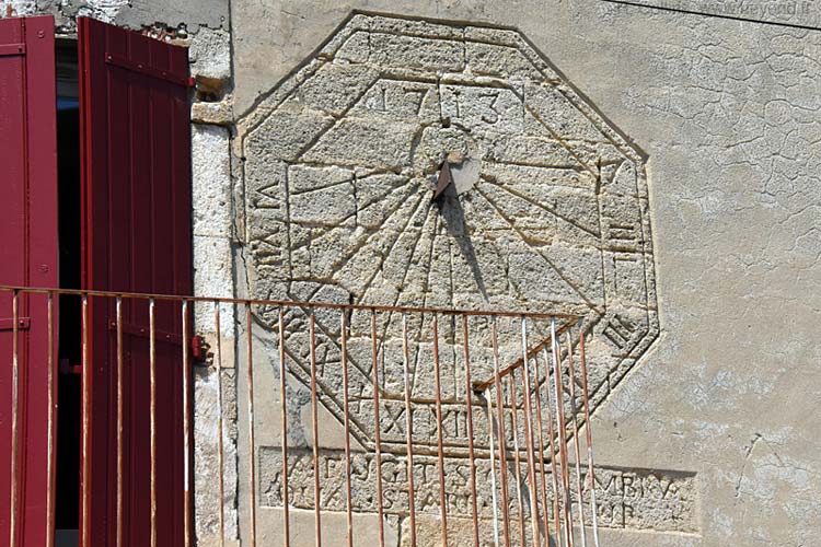  Viens photo viens-sundial0009b.jpg